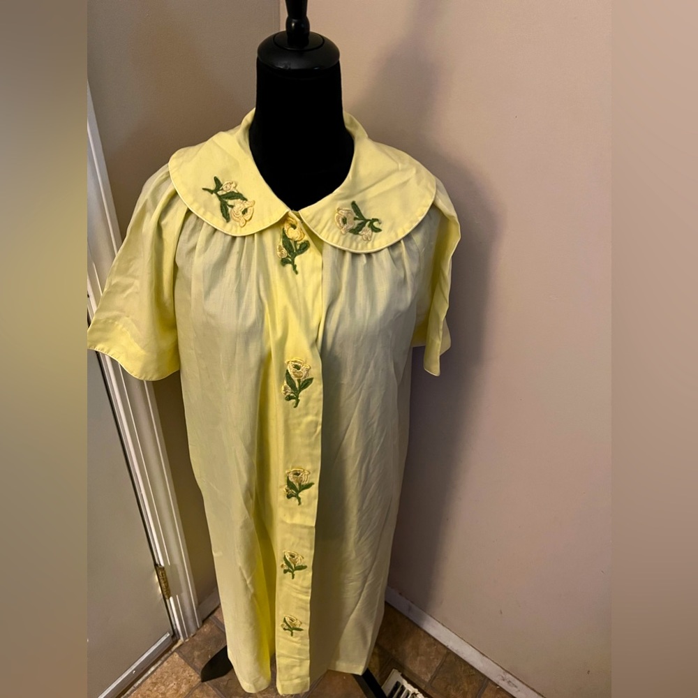 Epic Vintage piece!!Custom embroidered house dress with snaps- Pitch to Pitch 26